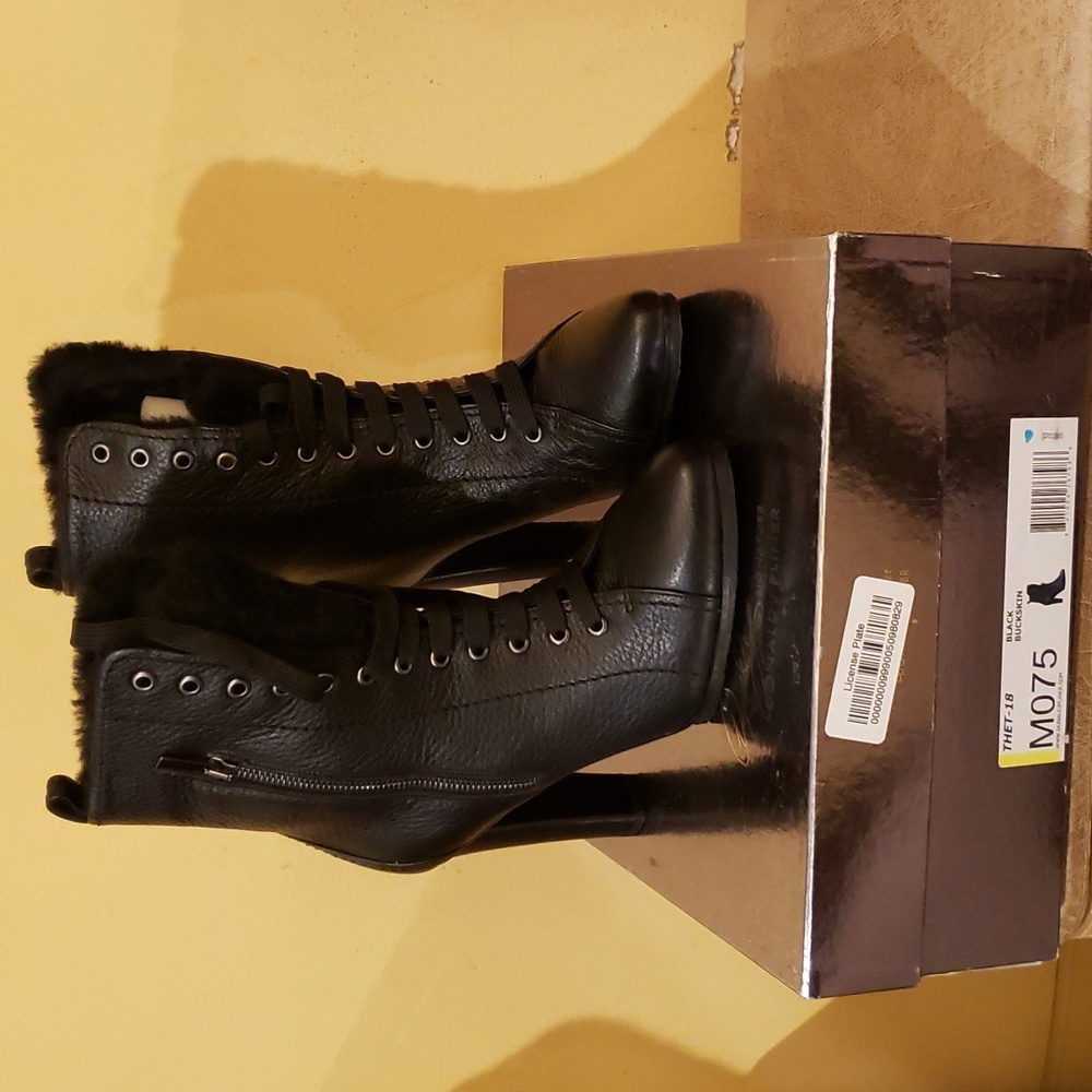 RARE!! .New Women Donald J Pliner thet-18 black buckskin boots size 7.5....